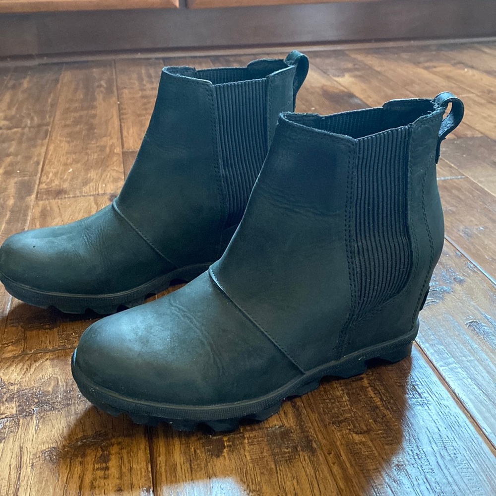 SOREL Joan of Arctic Chelsea Wedge II Leather Waterproof Chunky Boot - 8.5 black